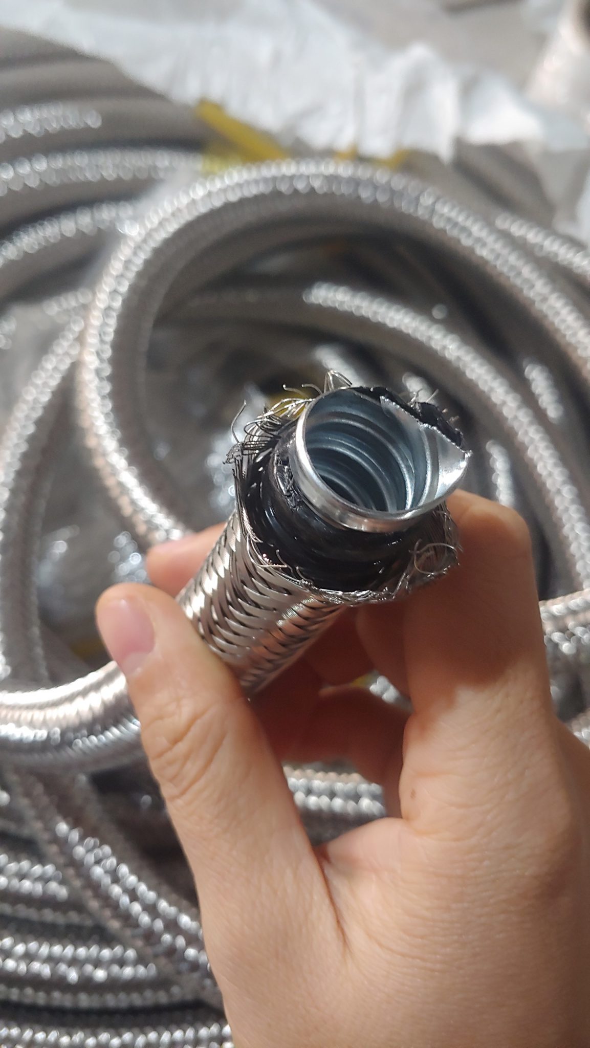 Ống gen mềm bọc Inox 304 - DAIPHONGJSC.COM